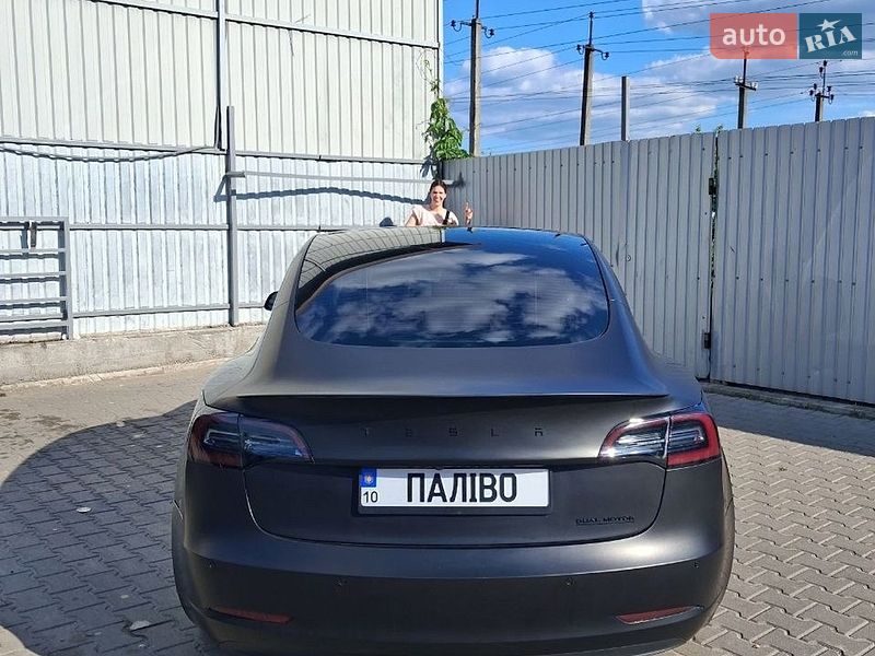 Седан Tesla Model 3 2021 в Киеве