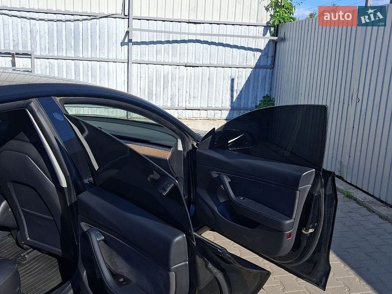 Седан Tesla Model 3 2021 в Киеве
