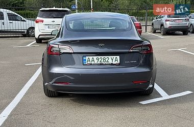 Седан Tesla Model 3 2021 в Киеве
