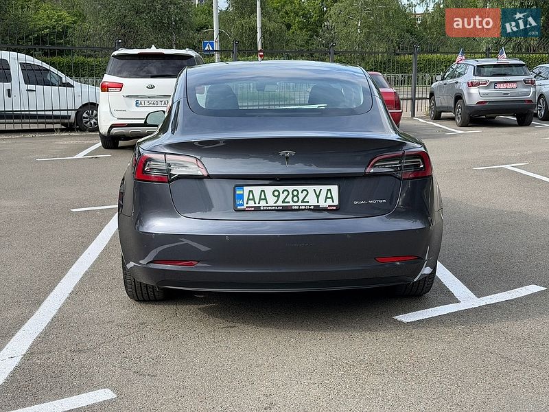Седан Tesla Model 3 2021 в Киеве