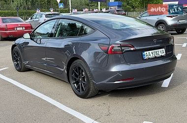 Седан Tesla Model 3 2021 в Киеве