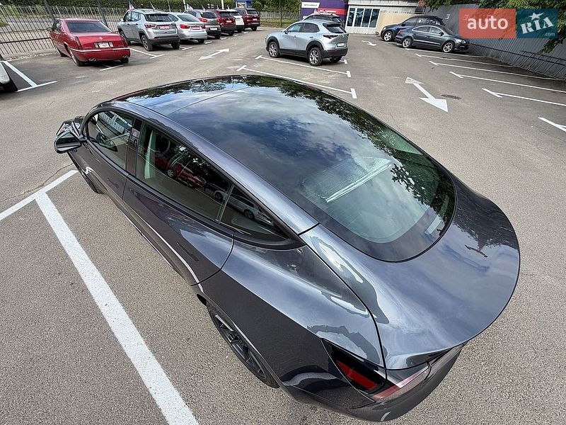 Седан Tesla Model 3 2021 в Киеве