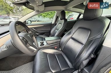 Седан Tesla Model 3 2021 в Киеве