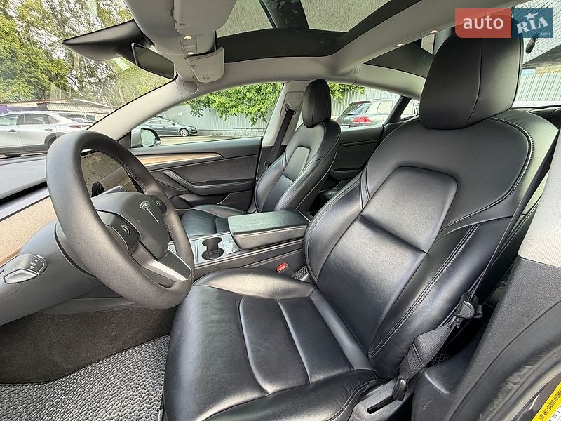 Седан Tesla Model 3 2021 в Киеве
