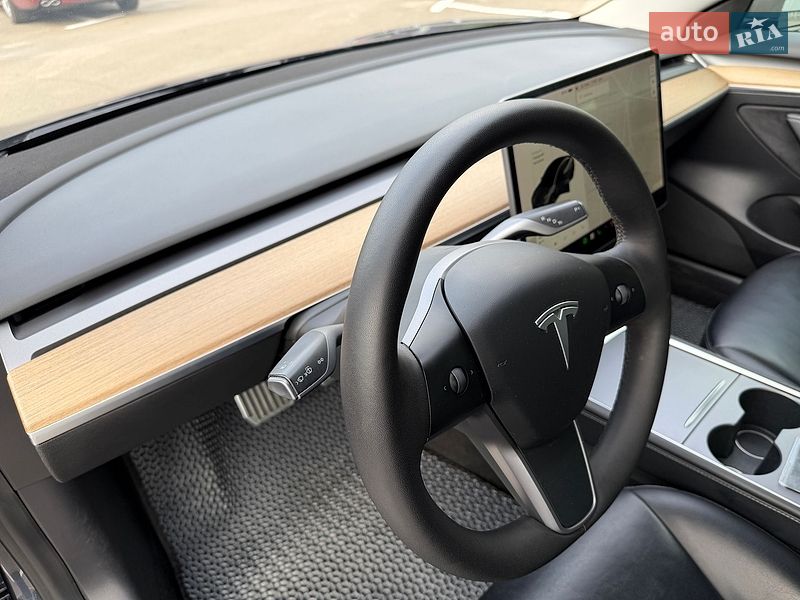 Седан Tesla Model 3 2021 в Киеве
