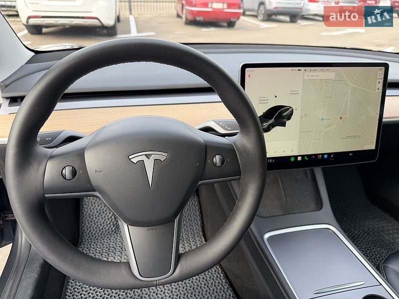 Седан Tesla Model 3 2021 в Киеве