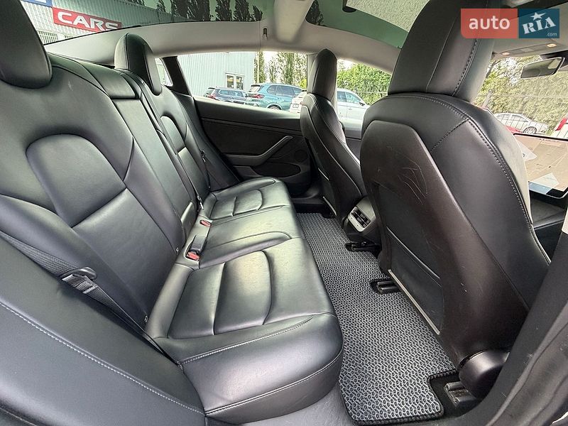 Седан Tesla Model 3 2021 в Киеве
