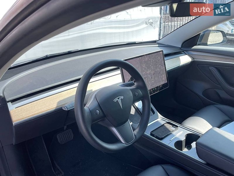 Седан Tesla Model 3 2021 в Києві