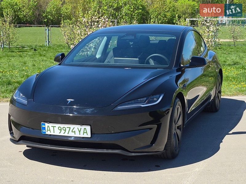 Седан Tesla Model 3 2024 в Ивано-Франковске