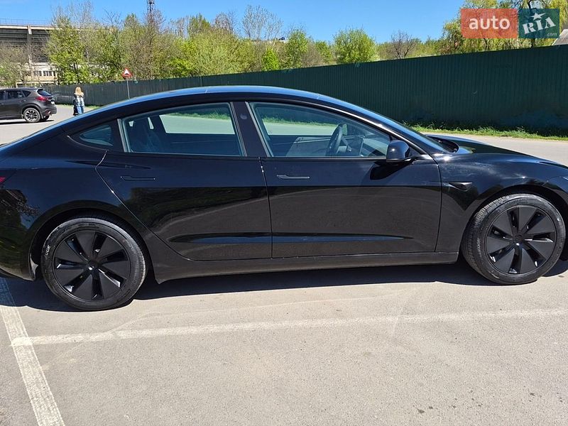 Седан Tesla Model 3 2024 в Ивано-Франковске