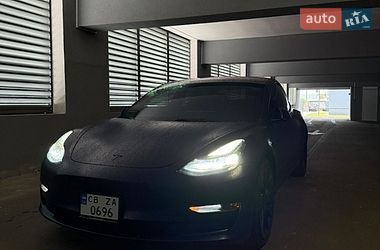 Седан Tesla Model 3 2022 в Чернигове