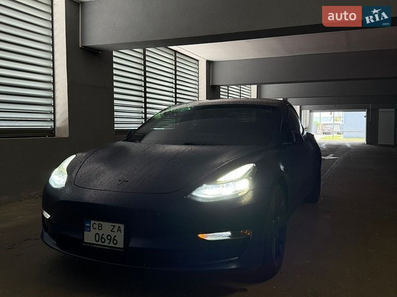 Седан Tesla Model 3 2022 в Чернигове