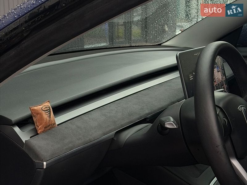 Седан Tesla Model 3 2022 в Чернигове