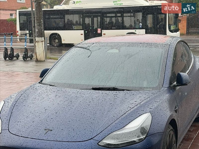 Седан Tesla Model 3 2022 в Чернигове