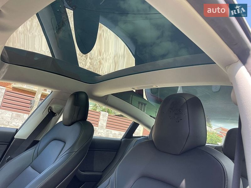 Седан Tesla Model 3 2019 в Львове