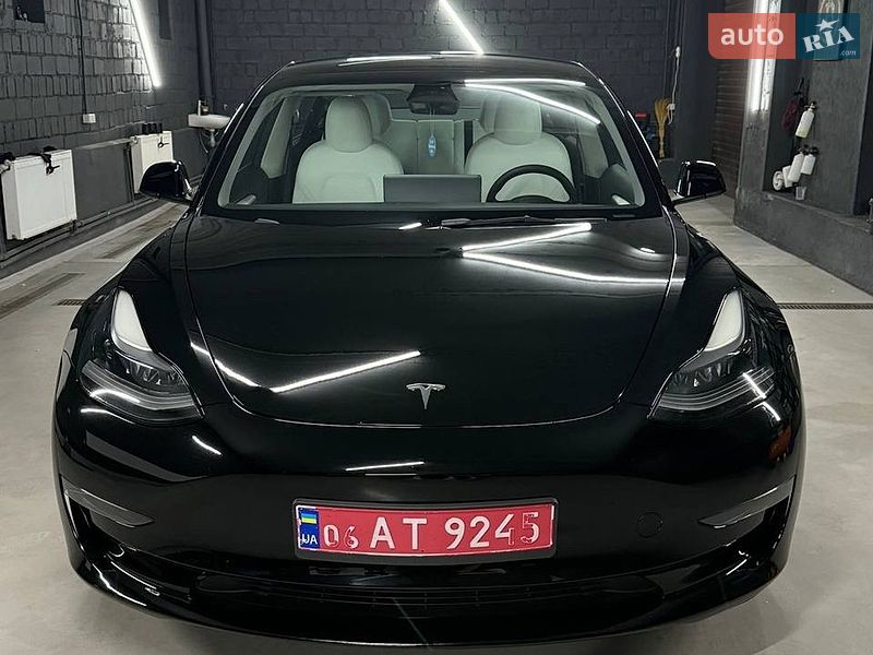 Седан Tesla Model 3 2023 в Києві