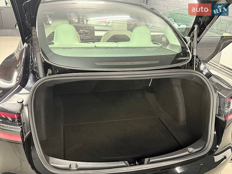 Седан Tesla Model 3 2023 в Києві