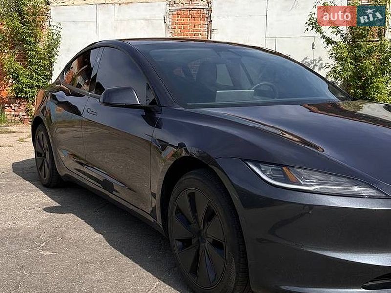 Седан Tesla Model 3 2025 в Харкові