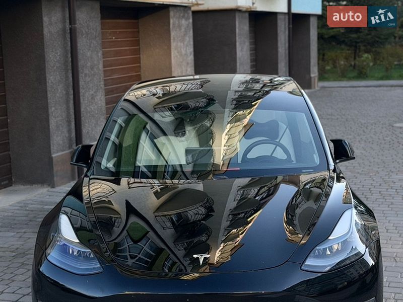 Седан Tesla Model 3 2021 в Івано-Франківську
