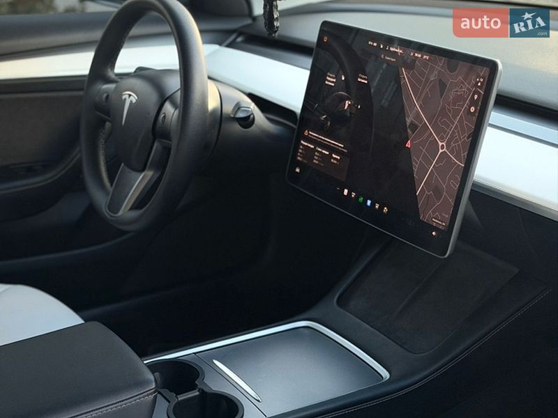 Седан Tesla Model 3 2021 в Івано-Франківську
