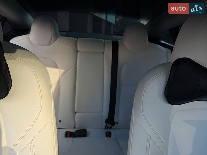 Седан Tesla Model 3 2021 в Івано-Франківську