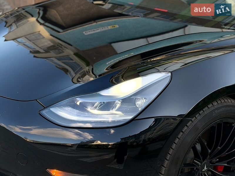 Седан Tesla Model 3 2021 в Івано-Франківську