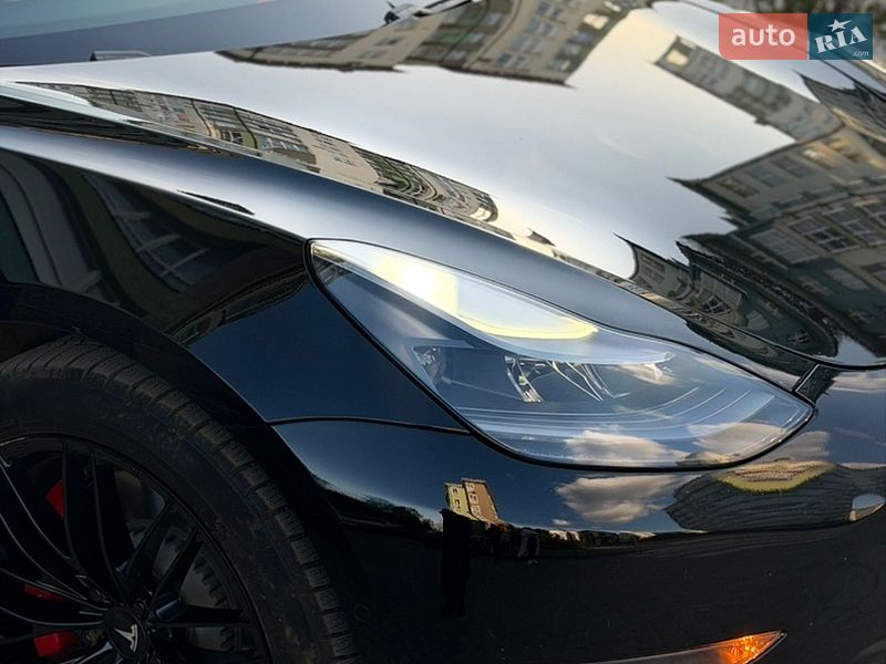 Седан Tesla Model 3 2021 в Івано-Франківську