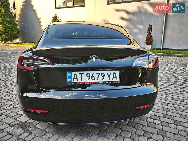Седан Tesla Model 3 2020 в Ивано-Франковске