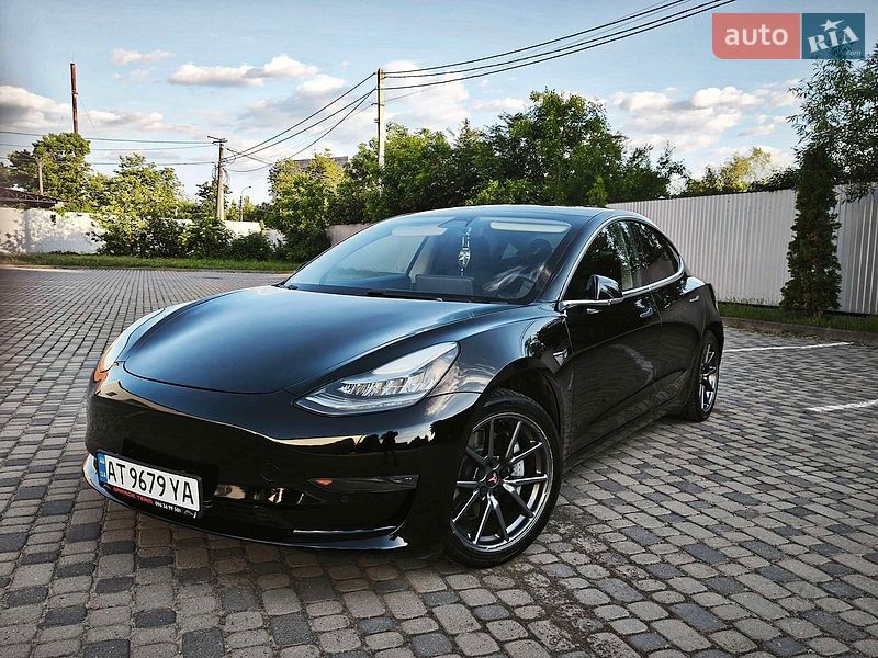 Седан Tesla Model 3 2020 в Ивано-Франковске