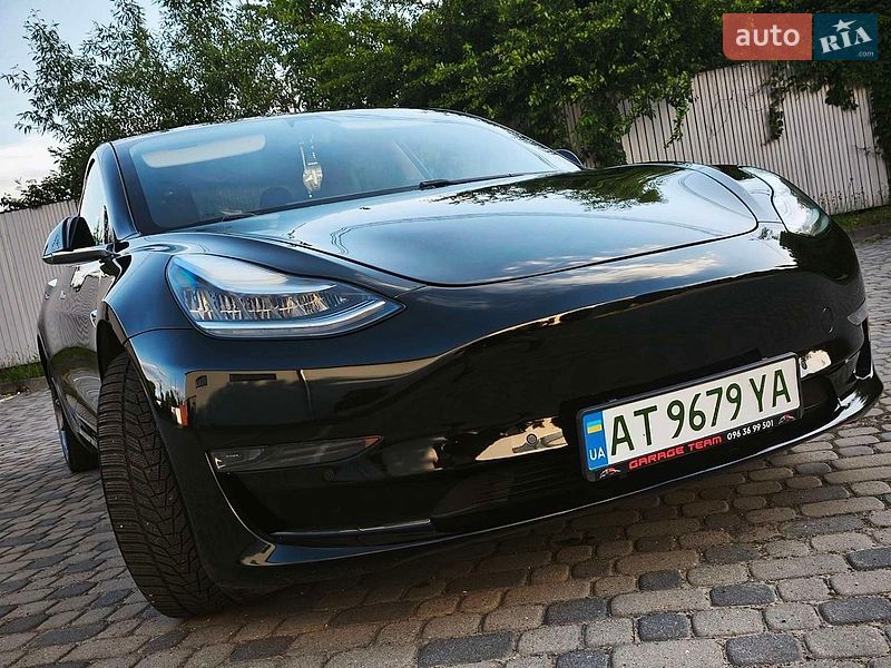 Седан Tesla Model 3 2020 в Ивано-Франковске