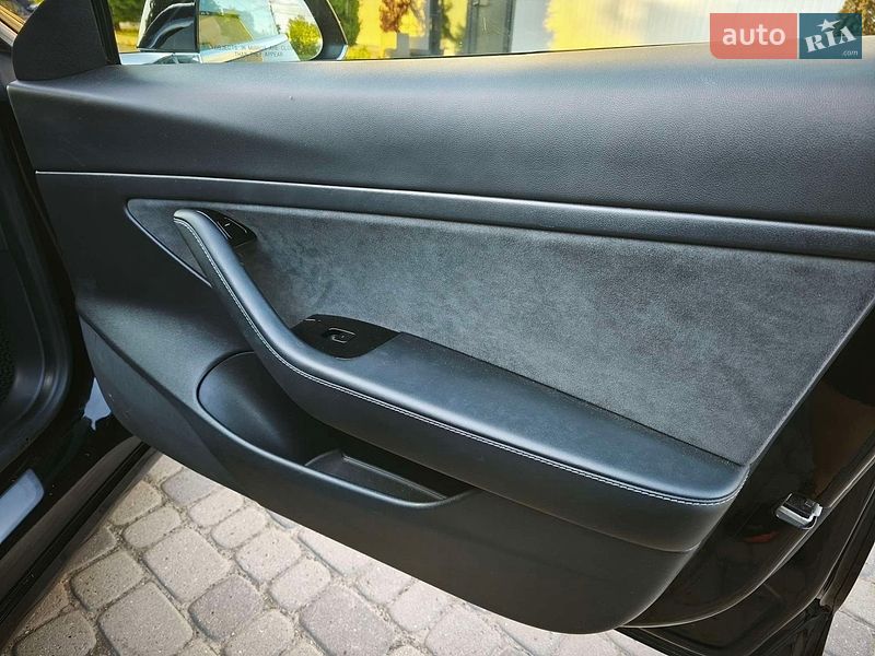 Седан Tesla Model 3 2020 в Ивано-Франковске