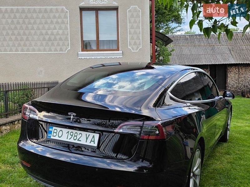 Седан Tesla Model 3 2019 в Тернополі