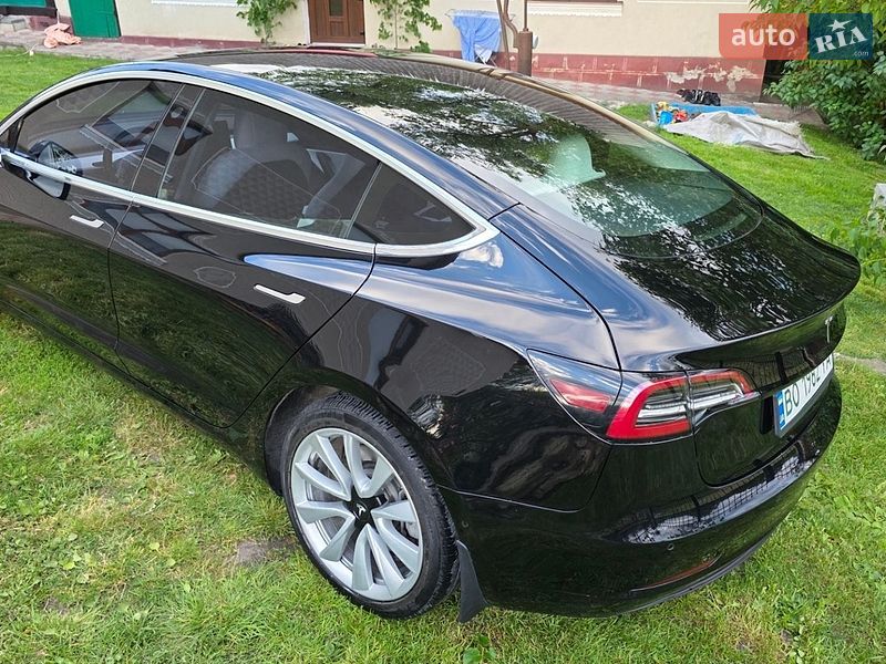 Седан Tesla Model 3 2019 в Тернополі