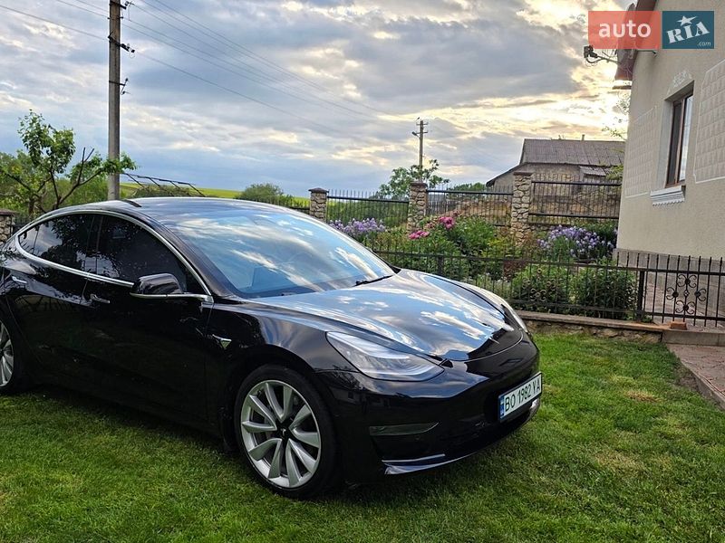 Седан Tesla Model 3 2019 в Тернополі