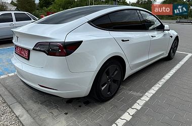 Седан Tesla Model 3 2023 в Долині