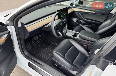 Седан Tesla Model 3 2023 в Долині