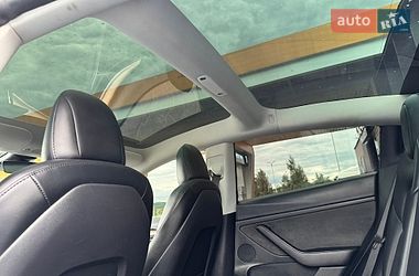 Седан Tesla Model 3 2023 в Долині