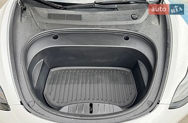 Седан Tesla Model 3 2023 в Долині
