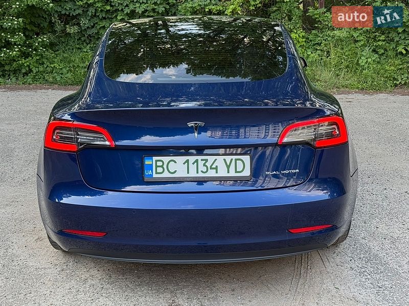 Седан Tesla Model 3 2022 в Львові