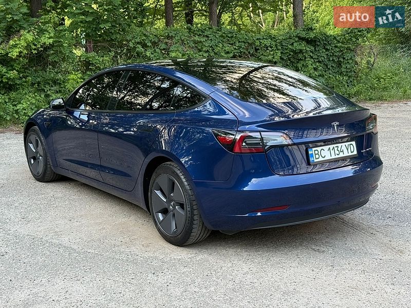 Седан Tesla Model 3 2022 в Львові