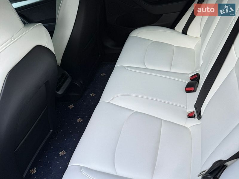 Седан Tesla Model 3 2022 в Львові