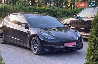 Седан Tesla Model 3 2022 в Луцьку