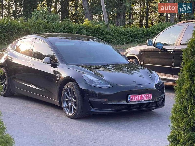 Седан Tesla Model 3 2022 в Луцьку