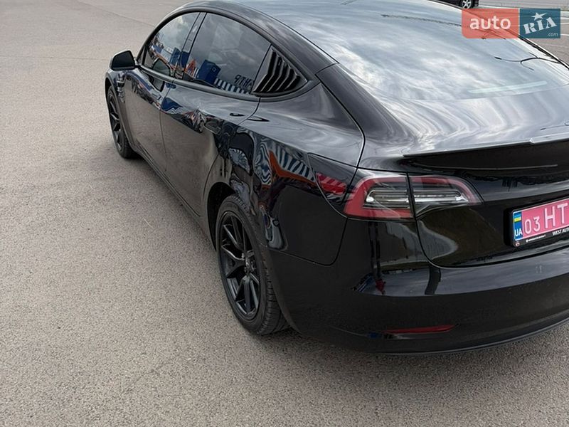Седан Tesla Model 3 2022 в Луцьку