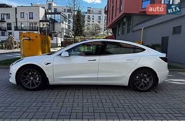 Седан Tesla Model 3 2018 в Львове