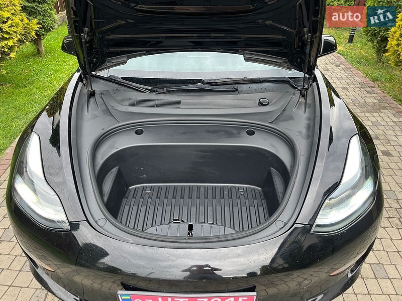 Седан Tesla Model 3 2022 в Луцьку