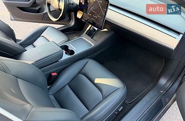 Седан Tesla Model 3 2021 в Києві