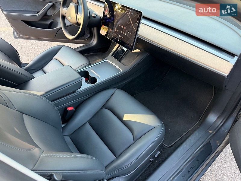 Седан Tesla Model 3 2021 в Києві