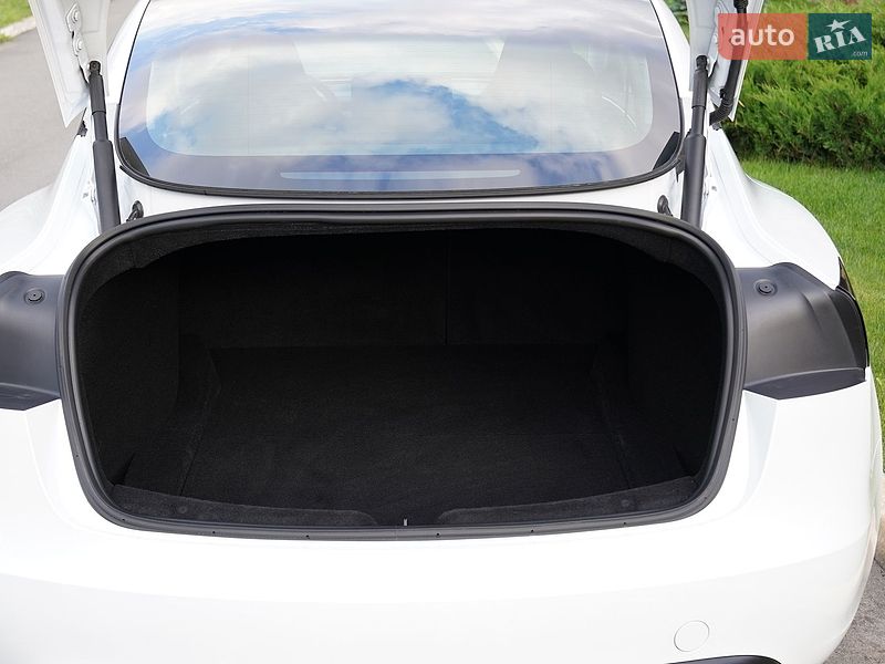 Седан Tesla Model 3 2024 в Києві фото 12 Седан Tesla Model 3 2024 в Києві
