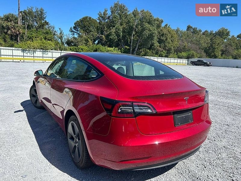 Седан Tesla Model 3 2023 в Черновцах